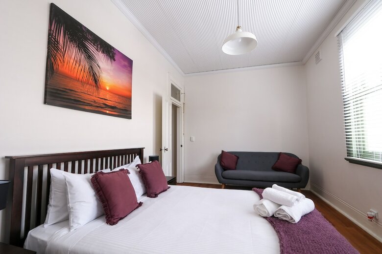 Discover The Rocks - Heritage House