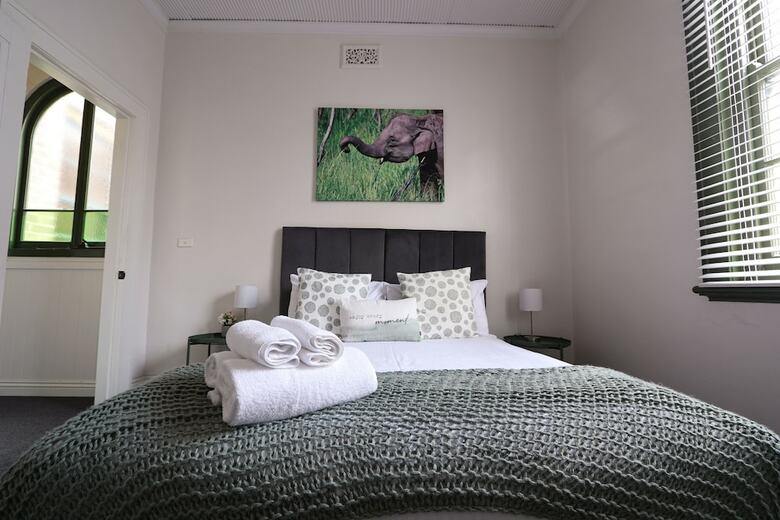 Discover The Rocks - Heritage House