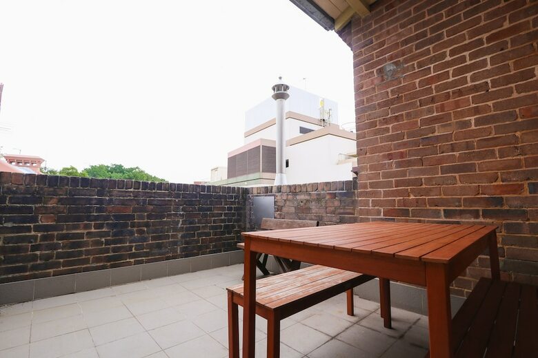 Discover The Rocks - Heritage House