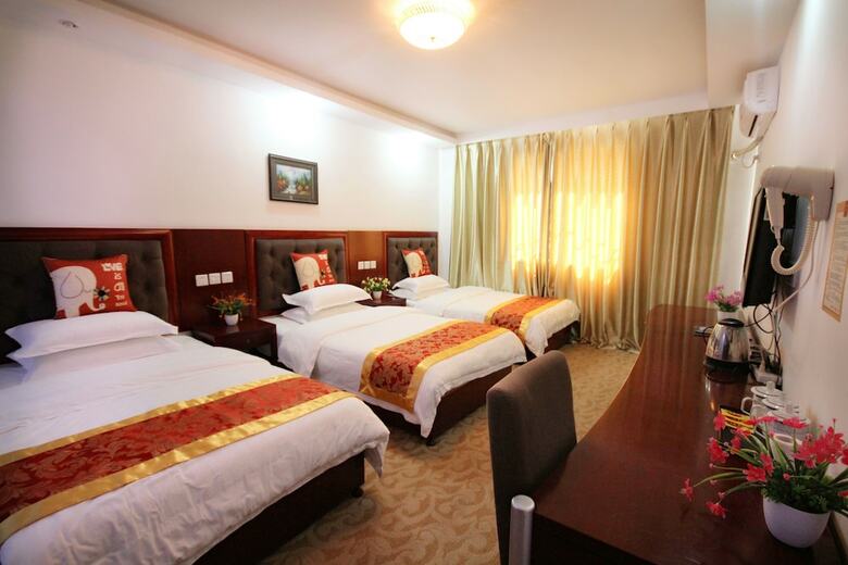 Morning Jiuzhai Hotel