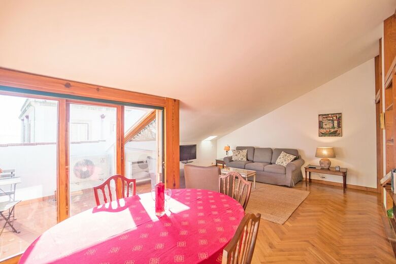 Amendoeira`s Terrace Apartment With River View