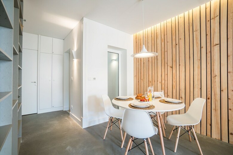 Wood Wall & Garden Apartment