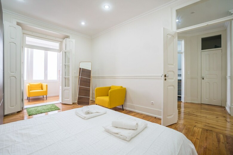 Colorful And Bright 3 Apartment