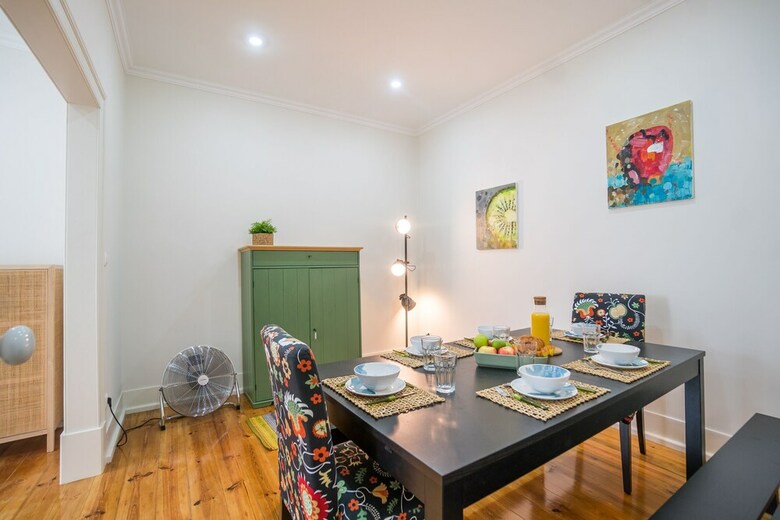 Colorful And Bright 3 Apartment