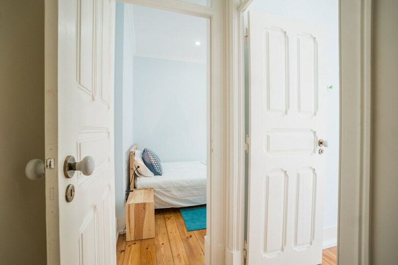 Colorful And Bright 3 Apartment
