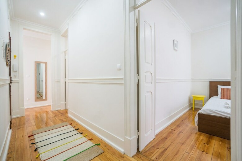 Colorful And Bright 3 Apartment