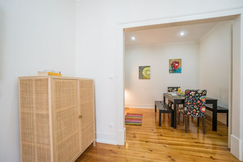 Colorful And Bright 3 Apartment