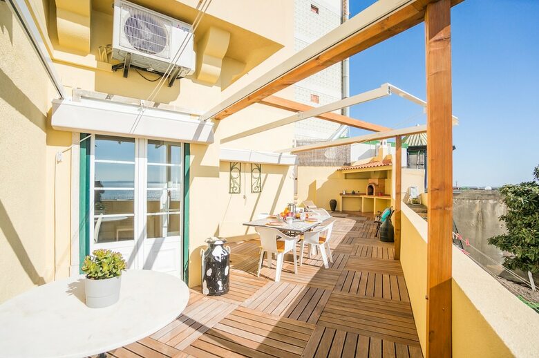 Panoramic Tagus River Terrace Apartment In Alfama