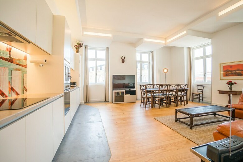 Spacious And Bright Apartment In Cais Sodre