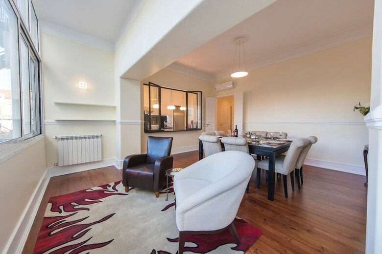 Spacious Gra�a River View Apartment
