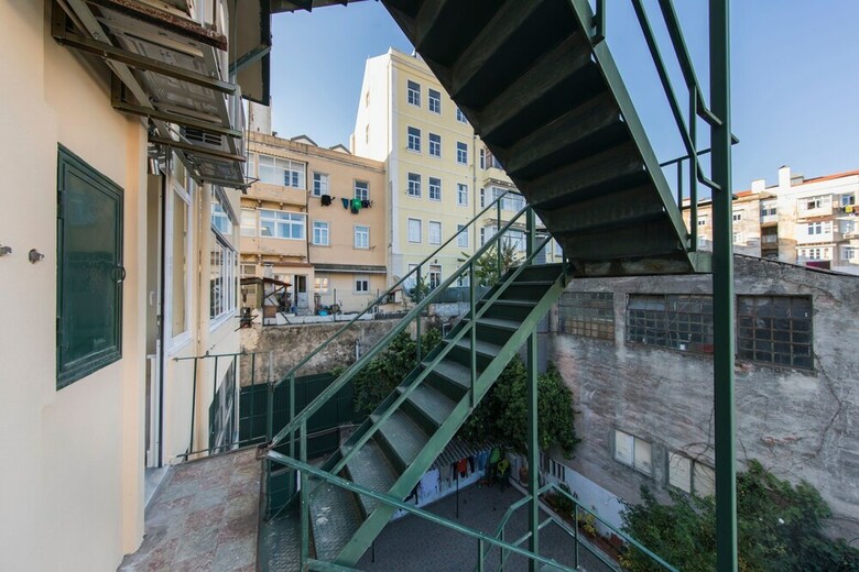 Spacious Gra�a River View Apartment