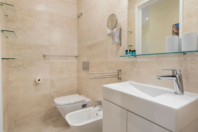 Spacious Gra�a River View Apartment