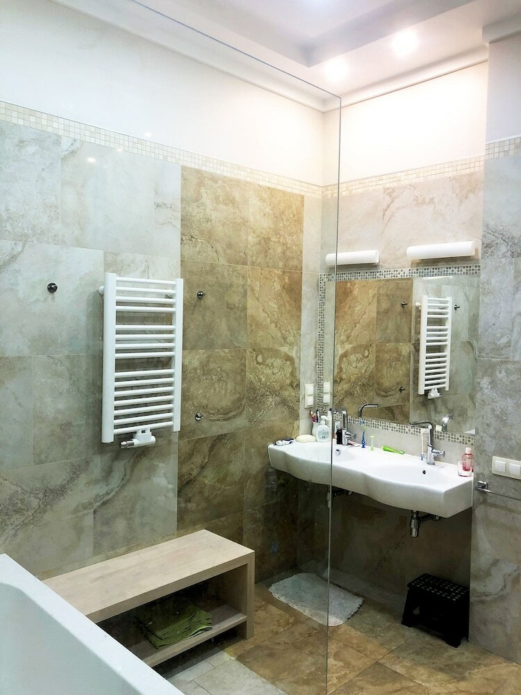 3 Bedroom Apartment Leon Muk4b
