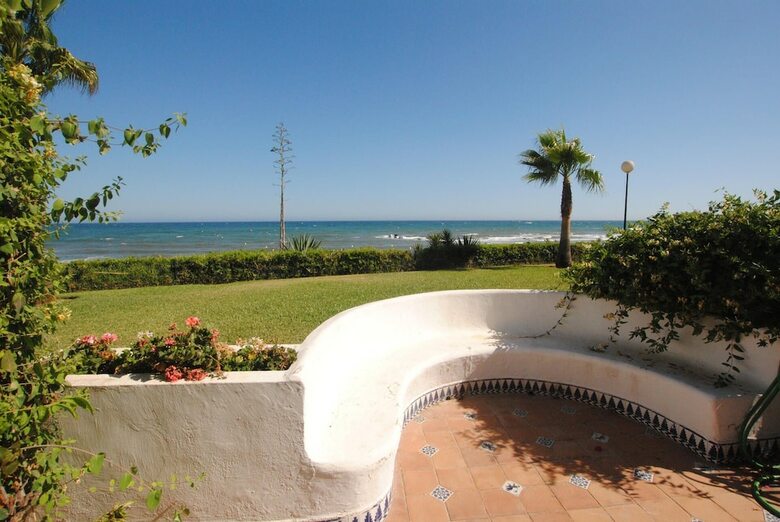 Apartamentos Villa Pino Beachfront Bungalow