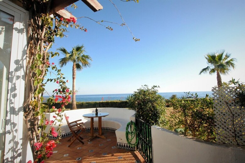 Apartamentos Villa Pino Beachfront Bungalow