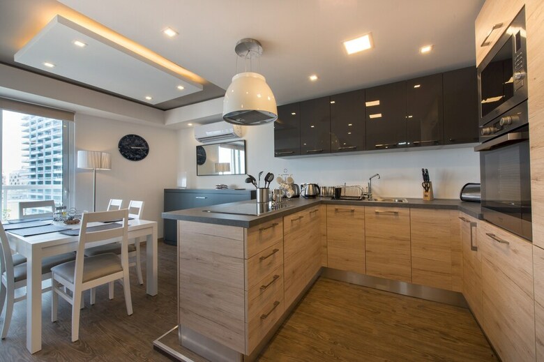 Stylish Seaview Apartment In A Prime Location