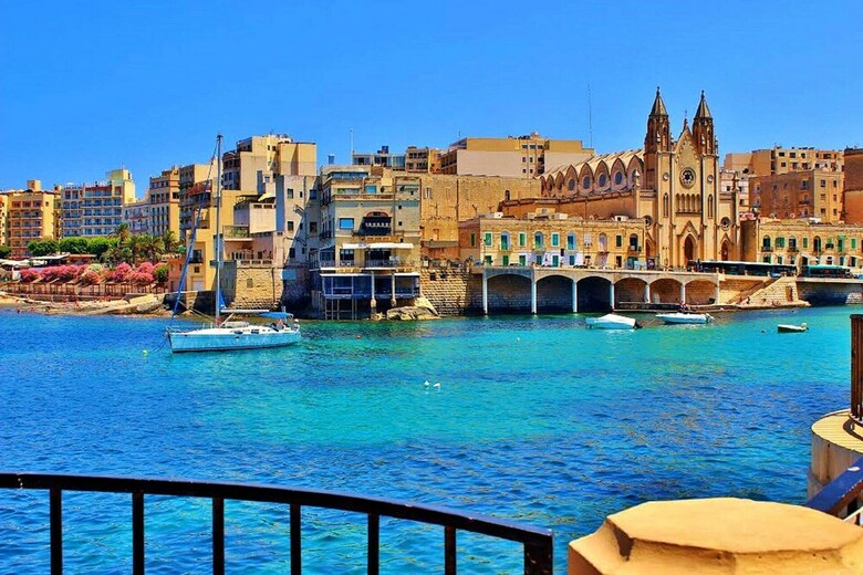 Idyllic Apartment Just Off The Promenade