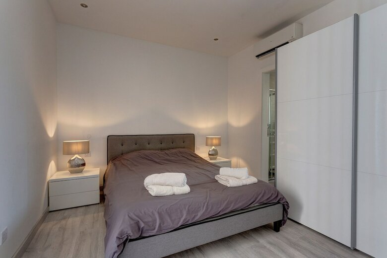 Modern Apartment Just Off The Promenade