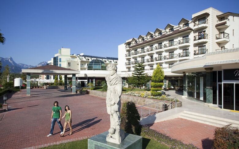 Hotel Palmet Beach Resort