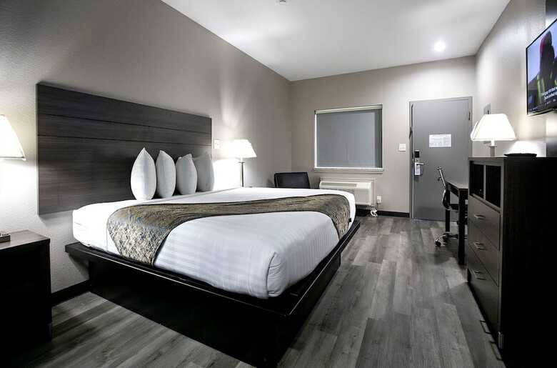 Hotel Express Inn