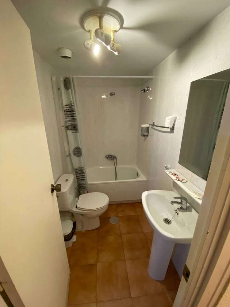 Ah Hotel