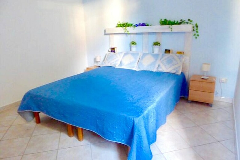 Apartment With 3 Bedrooms In Cala Gonone