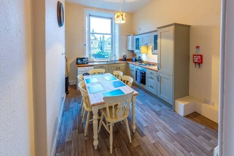 Incredible Victorian 4 Bedroom Apartment