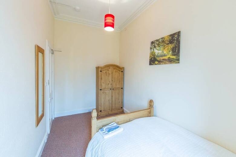 Incredible Victorian 4 Bedroom Apartment