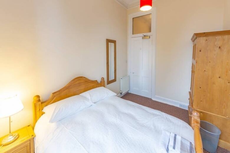 Incredible Victorian 4 Bedroom Apartment