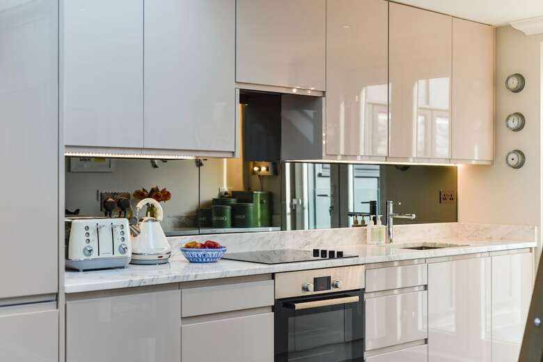 Stylish Family Home Close To Ealing Common