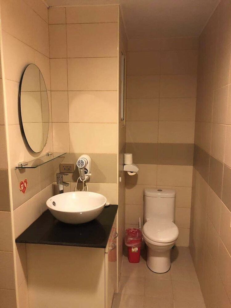 Hostal Season Of Water