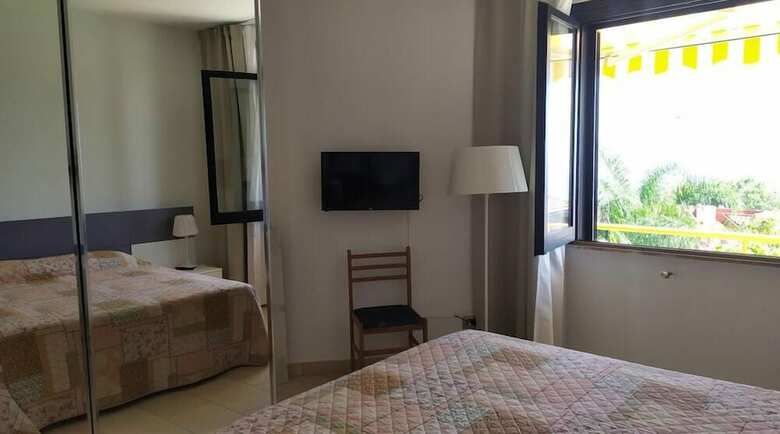 Bed & Breakfast Nero Basalto Azzurro Mare