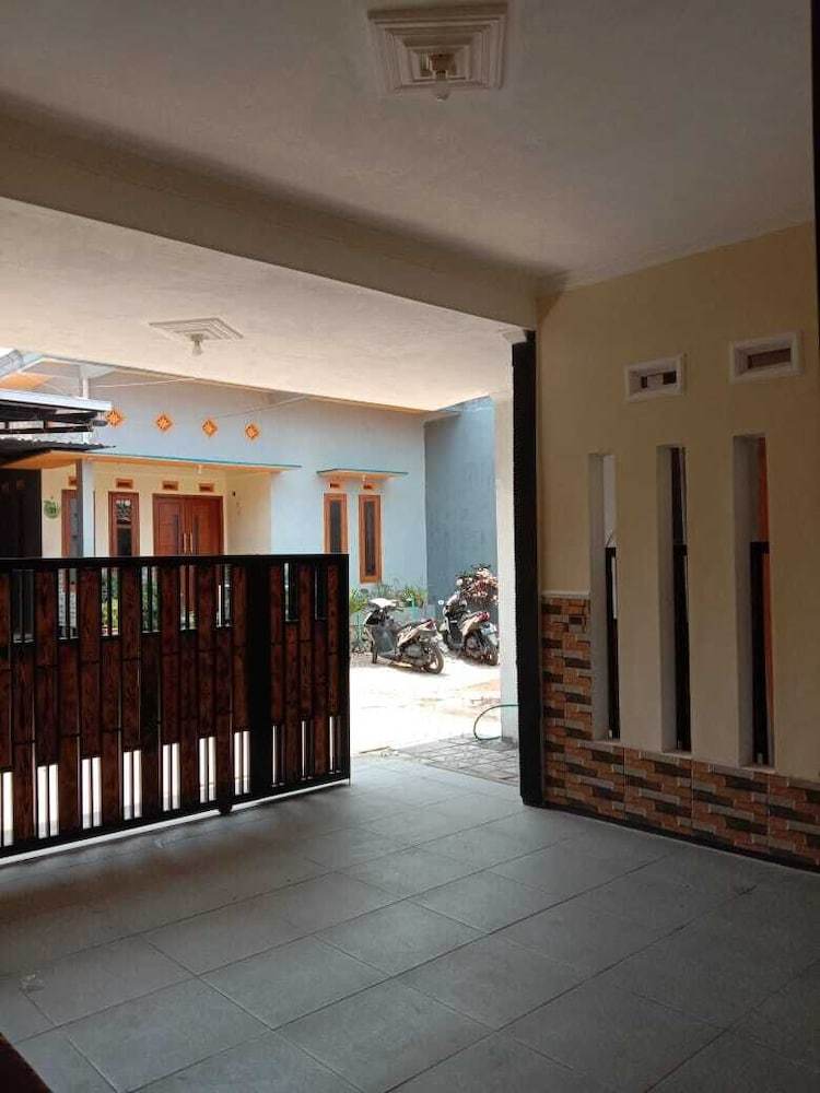 Hotel Lestary Homestay