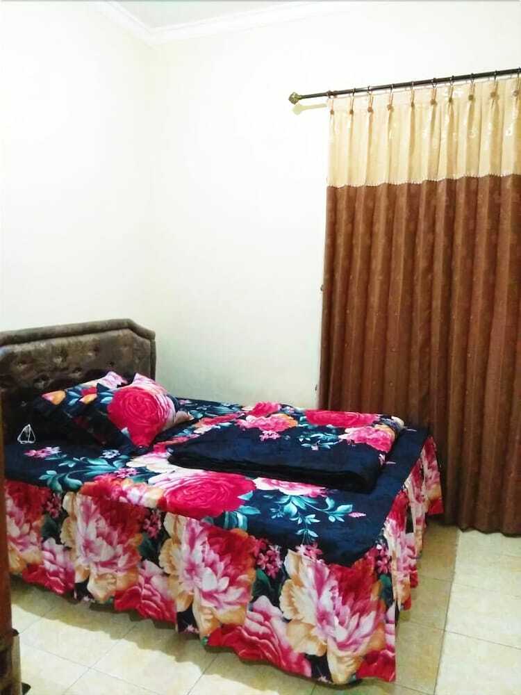 Hotel Lestary Homestay