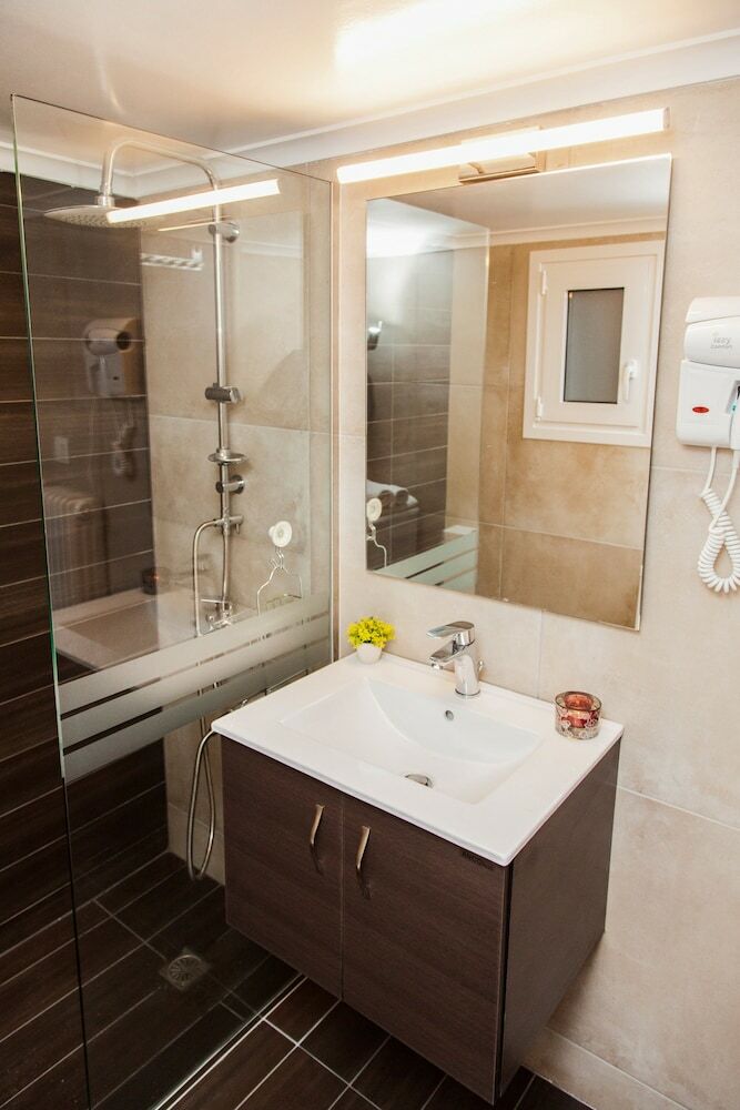 Restfull Fully Renovated Apartment In Thisio