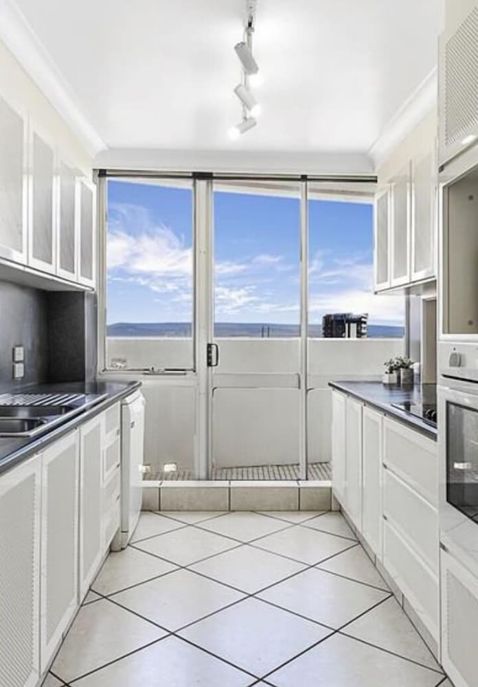 Oceanfront In Surfers Paradise Retreat