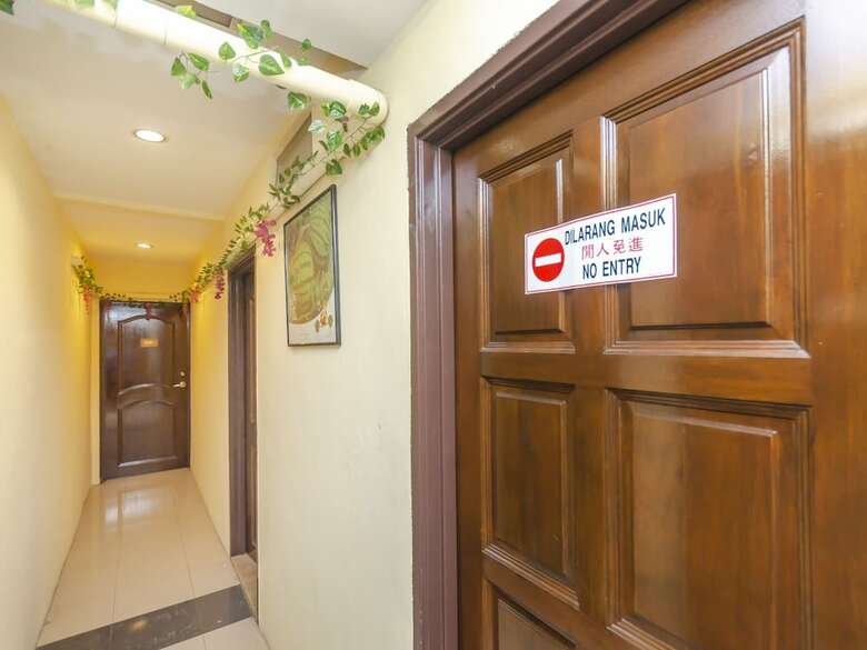 Oyo 89703 B Link Hotel