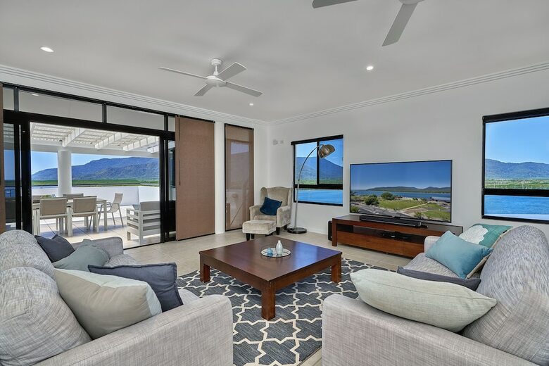 Apartamentos Luxury Cairns Penthouse Apt Ocean Views