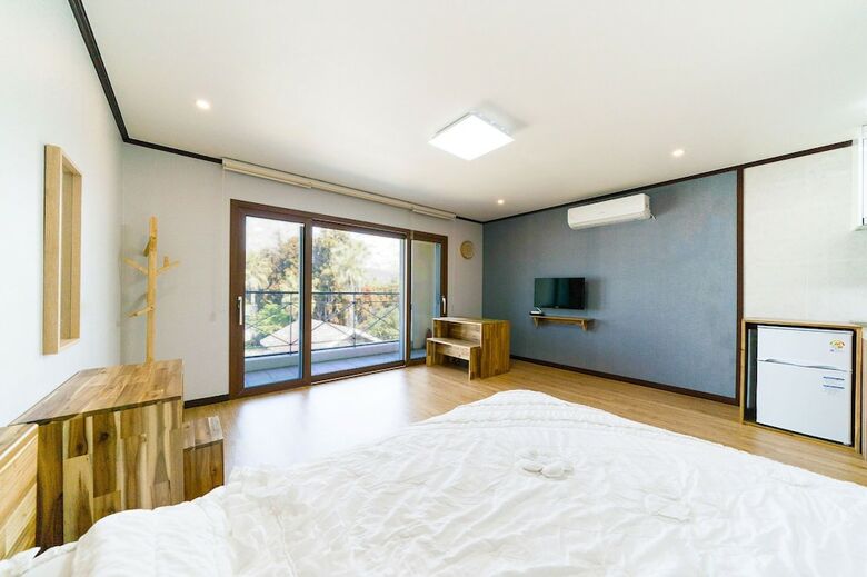 Jeju Jungmun Oasis Pension