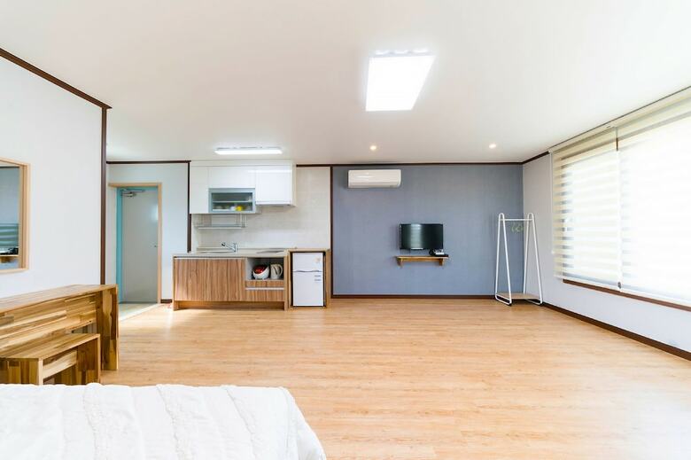 Jeju Jungmun Oasis Pension