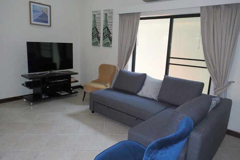 2bdr Majestic Villa - 300 From Beach