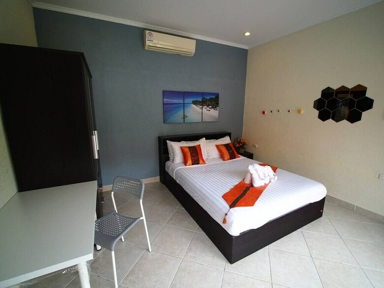 2bdr Majestic Villa - 300 From Beach