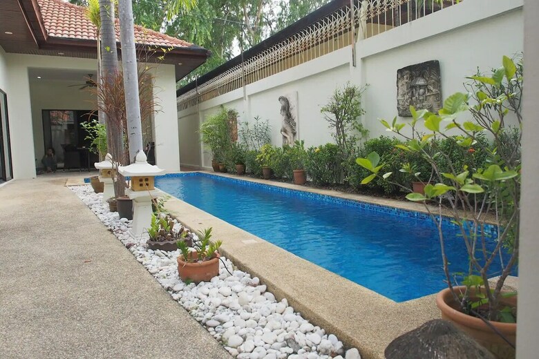 2bdr Majestic Villa - 300 From Beach