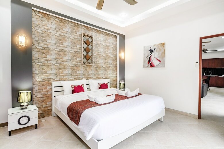2bdr Majestic Villa - 300 From Beach