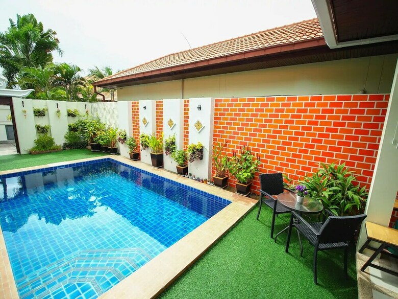 2bdr Majestic Villa - 300 From Beach