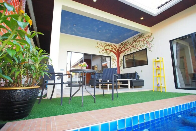 2bdr Majestic Villa - 300 From Beach