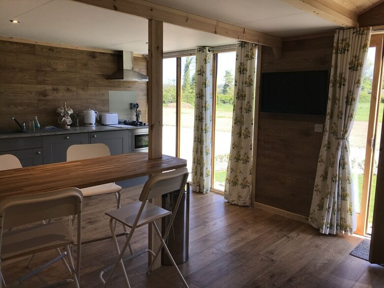 Cabana Orchard Glamping - Apartment Pod - Blossom