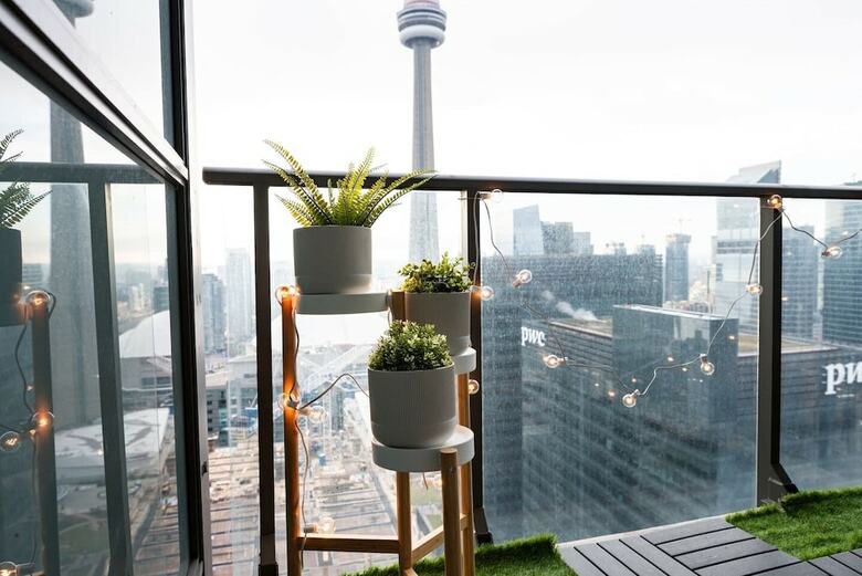 Elegant & Modern 2-bedroom Condo