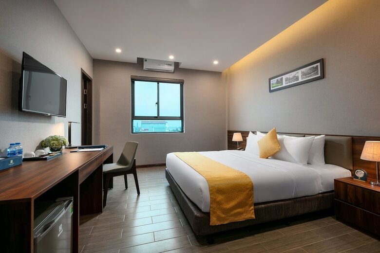 Golden Season Hotel