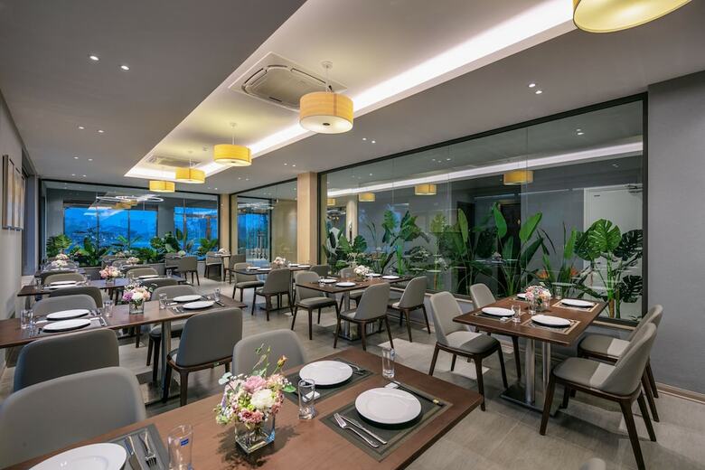 Golden Season Hotel